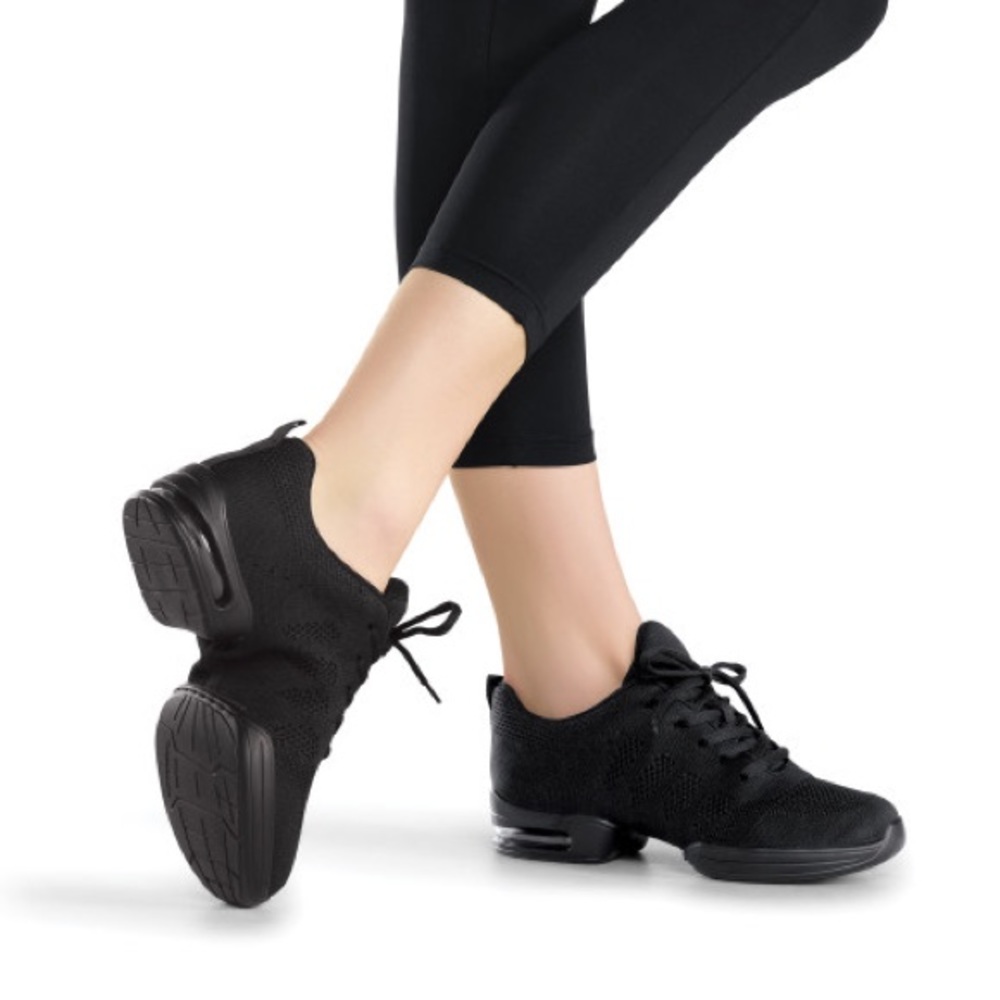 Revolution dance sneaker youth sz7